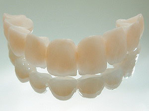 Пластмассовые зубные коронки